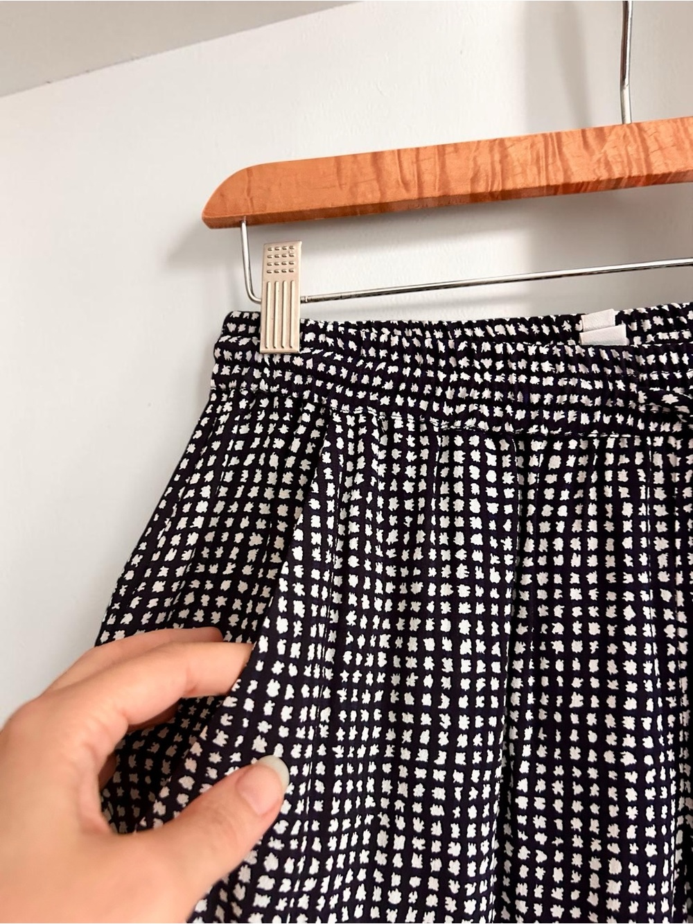L.K. Bennett London Black Ivory Houndstooth Print Tapered Pull-On Trousers US 2 - Picture 8 of 11